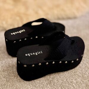 Aqua Girl black studded platform trendy sandal flip flops women's size 7.5